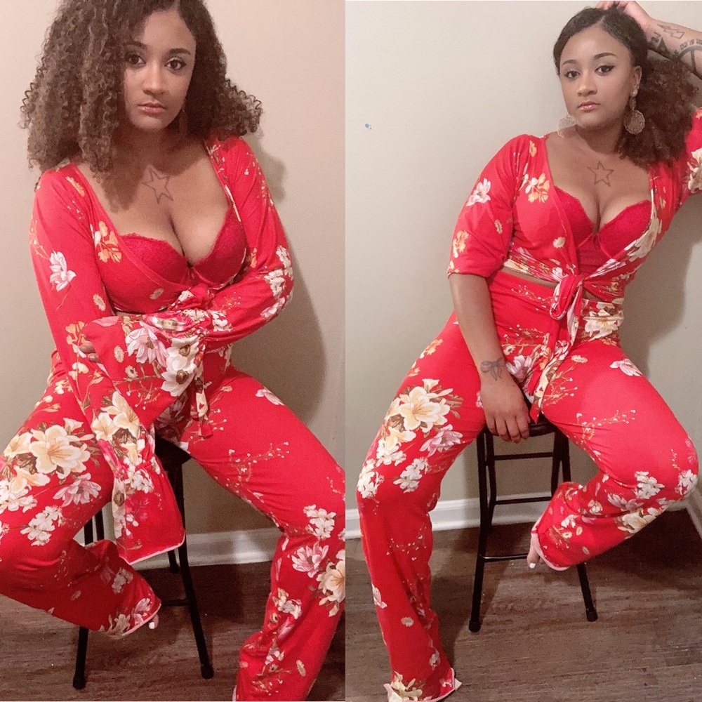 Red floral set